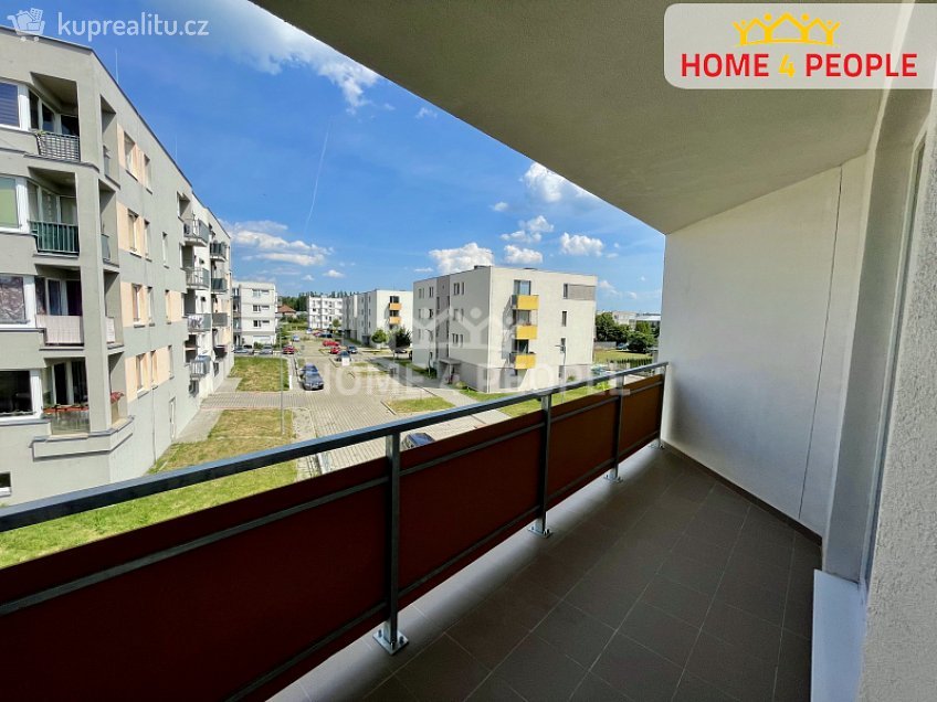 Pronájem bytu 2+kk 69 m^2 U hřiště, Velký Osek 