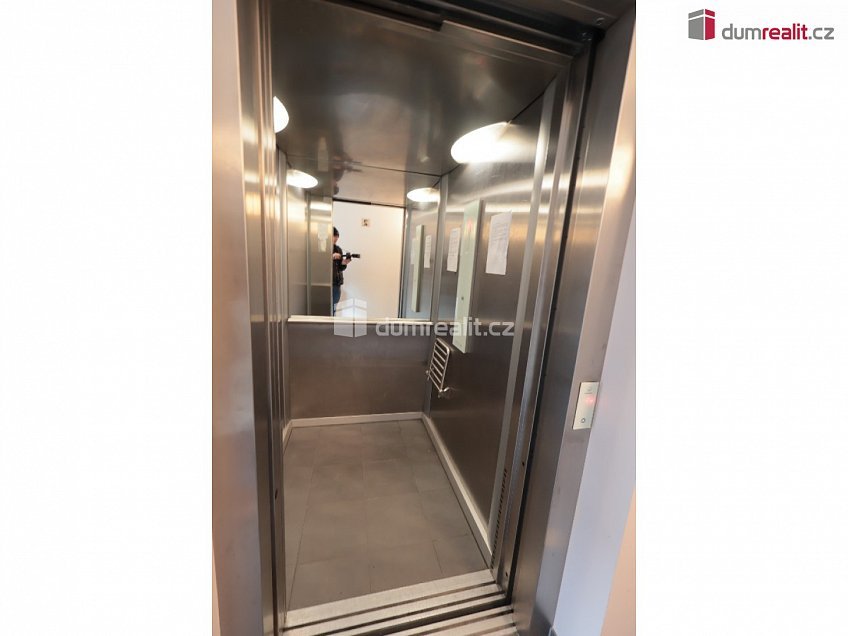 Pronájem bytu 3+kk 78 m^2 Hanusova, Praha 4 