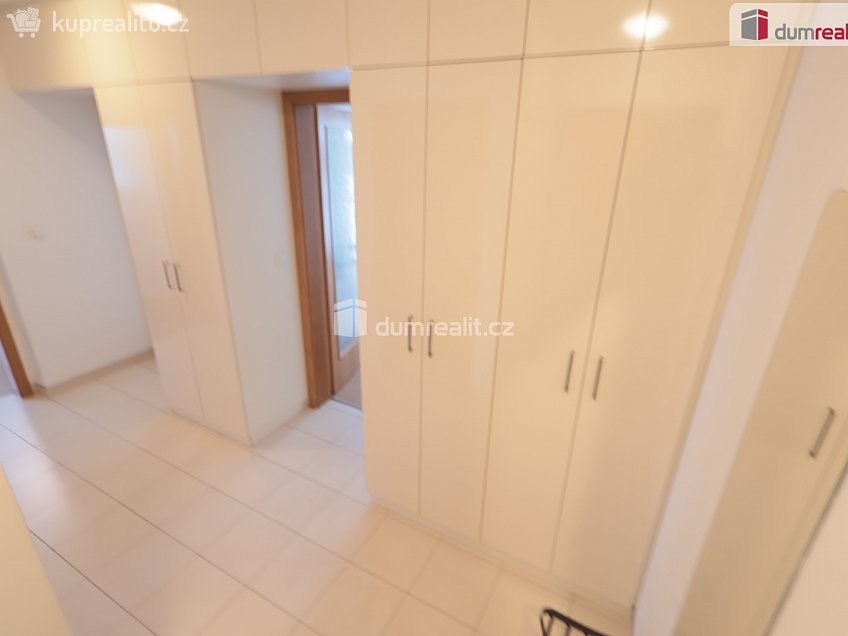 Pronájem bytu 3+kk 78 m^2 Hanusova, Praha 4 