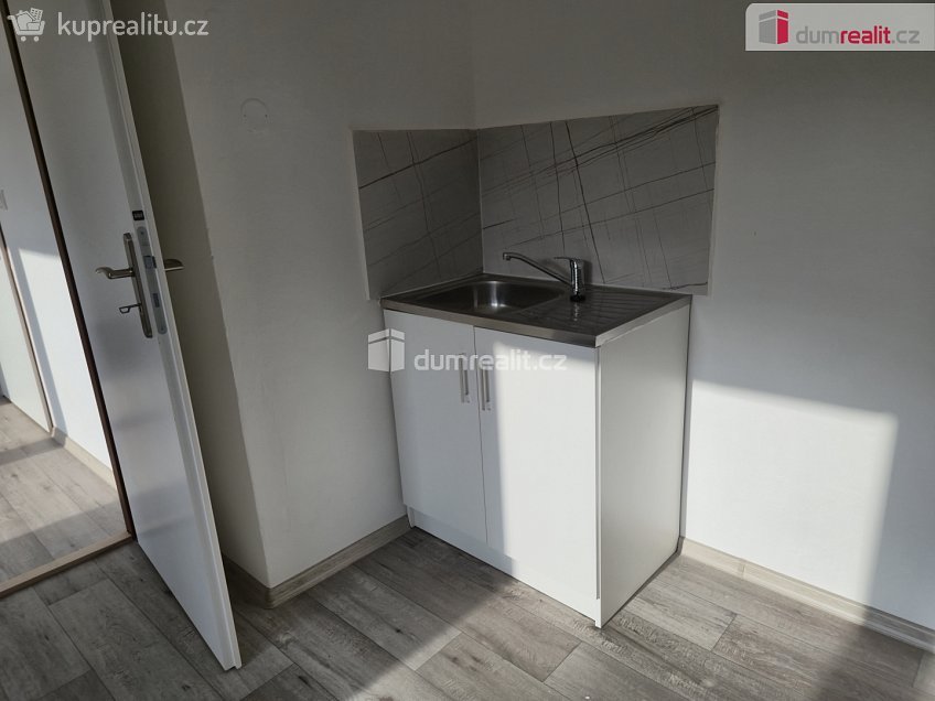 Pronájem  komerční reality 31 m^2 Na Zlaté stoce, České Budějovice 