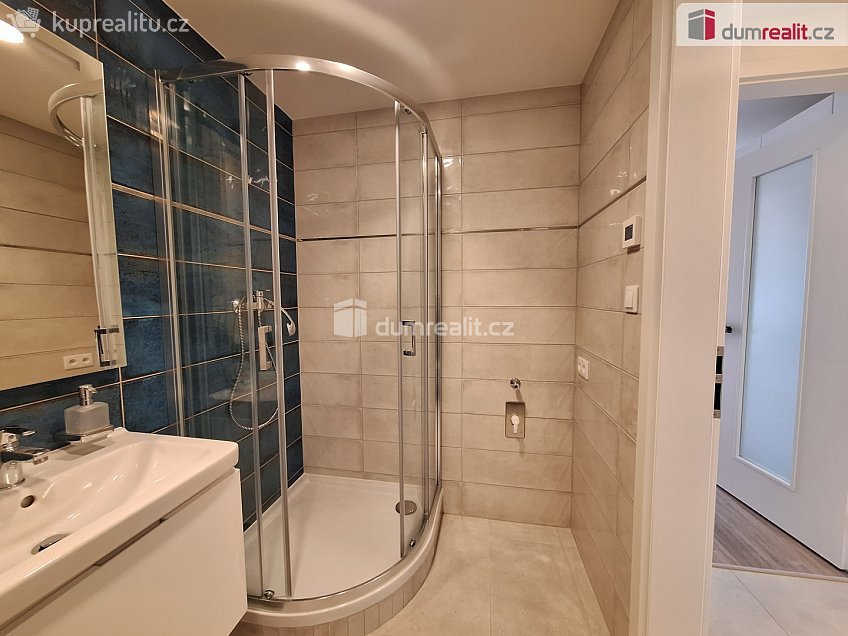 Pronájem bytu 1+kk 32 m^2 Výstavní, Praha 11 