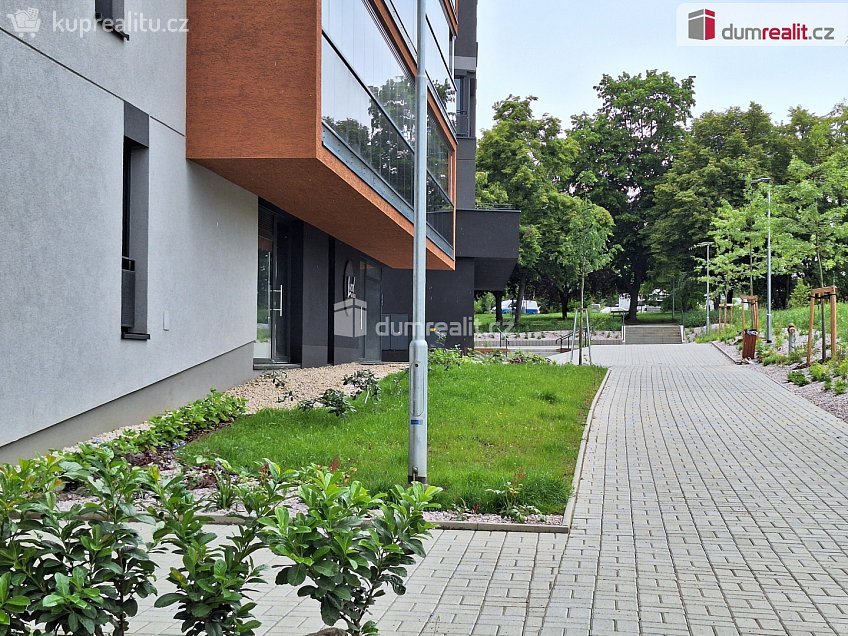 Pronájem bytu 1+kk 32 m^2 Výstavní, Praha 11 