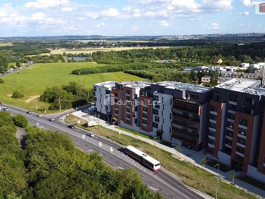 Pronájem bytu 1+kk 32 m^2 Výstavní, Praha 11 