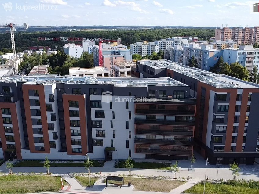 Pronájem bytu 1+kk 32 m^2 Výstavní, Praha 11 