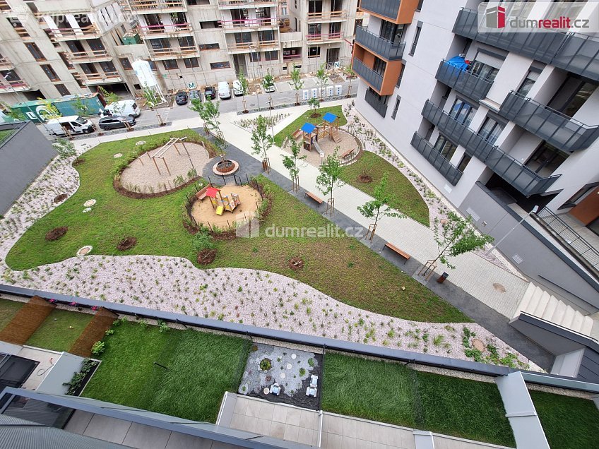 Pronájem bytu 1+kk 32 m^2 Výstavní, Praha 11 