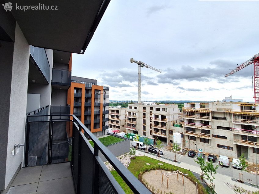 Pronájem bytu 1+kk 32 m^2 Výstavní, Praha 11 