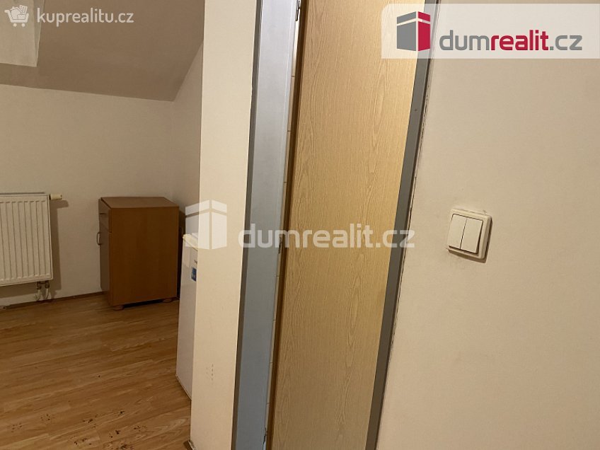 Pronájem bytu - pokoj 15 m^2 Zenklova, Praha 8 