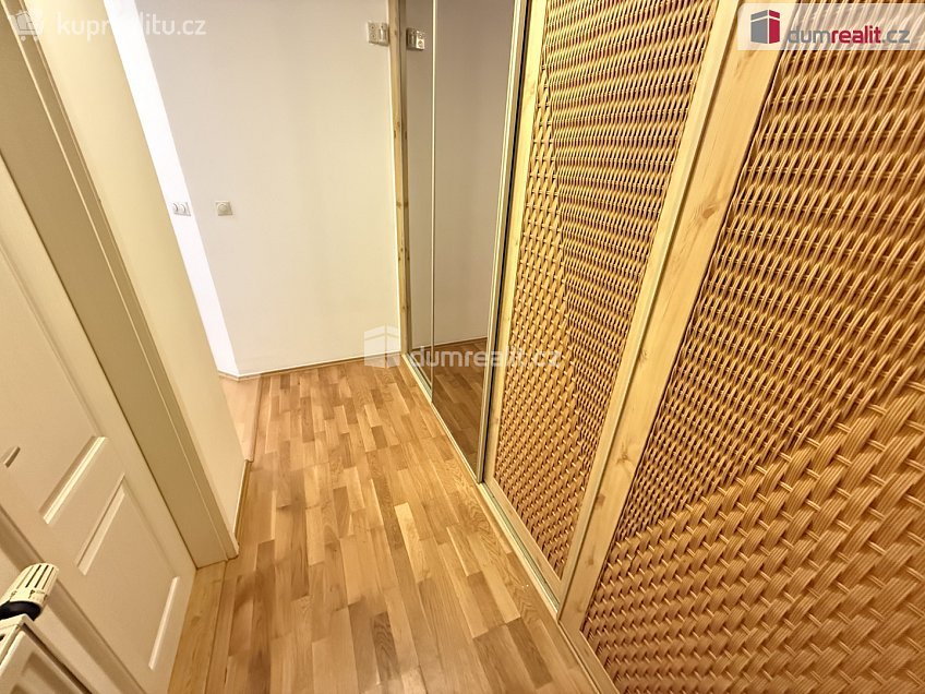 Pronájem bytu 2+kk 56 m^2 Hošťálkova, Praha 6 