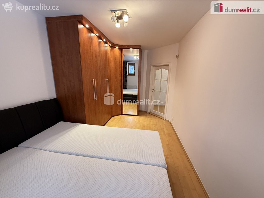 Pronájem bytu 2+kk 56 m^2 Hošťálkova, Praha 6 