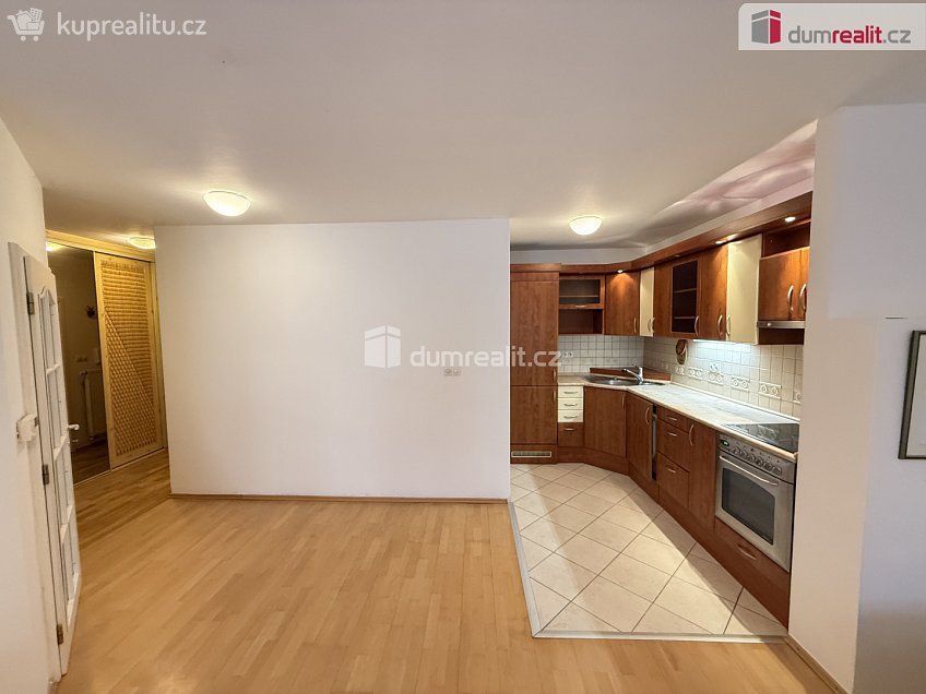 Pronájem bytu 2+kk 56 m^2 Hošťálkova, Praha 6 