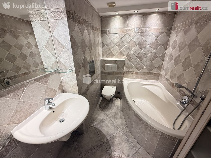 Pronájem bytu 2+kk 56 m^2 Hošťálkova, Praha 6 