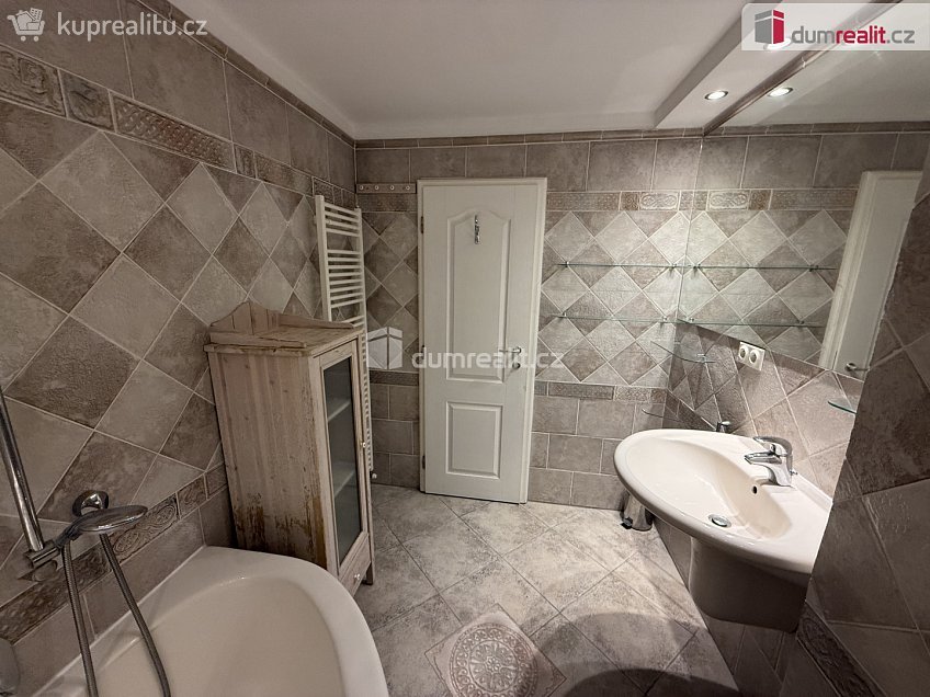 Pronájem bytu 2+kk 56 m^2 Hošťálkova, Praha 6 