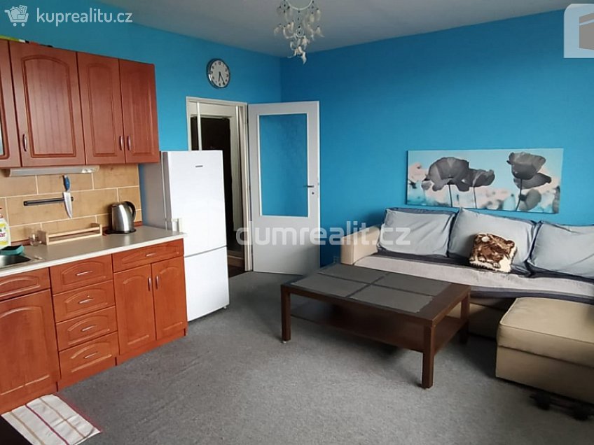 Pronájem bytu 1+kk 34 m^2 Otradovická, Praha 12 