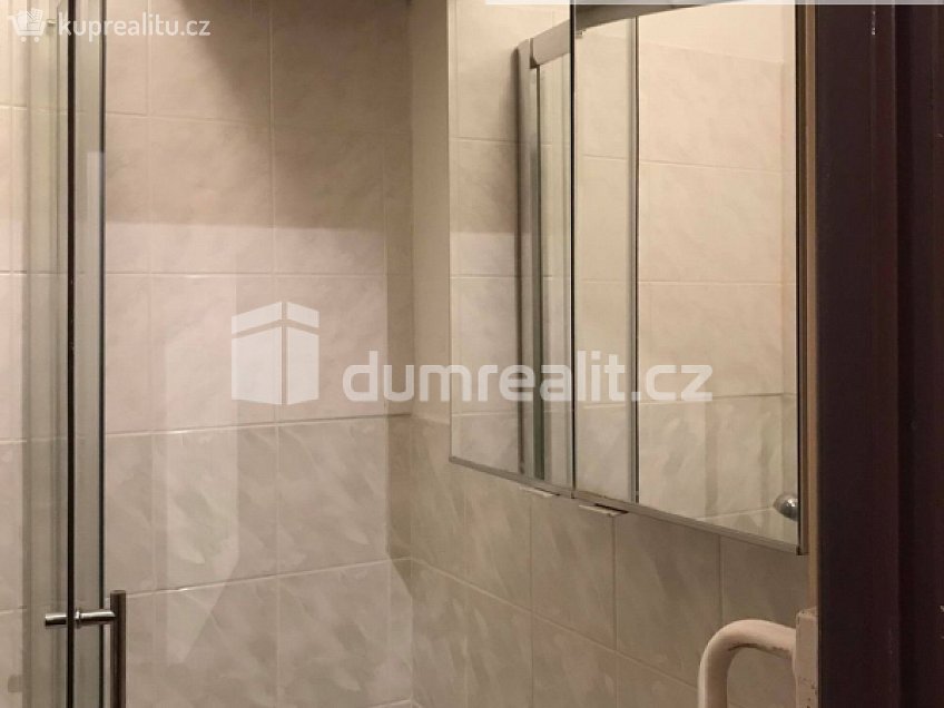 Pronájem bytu 2+1 54 m^2 Na Petřinách, Praha 6 