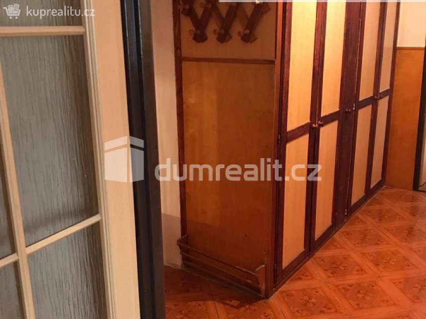 Pronájem bytu 2+1 54 m^2 Na Petřinách, Praha 6 