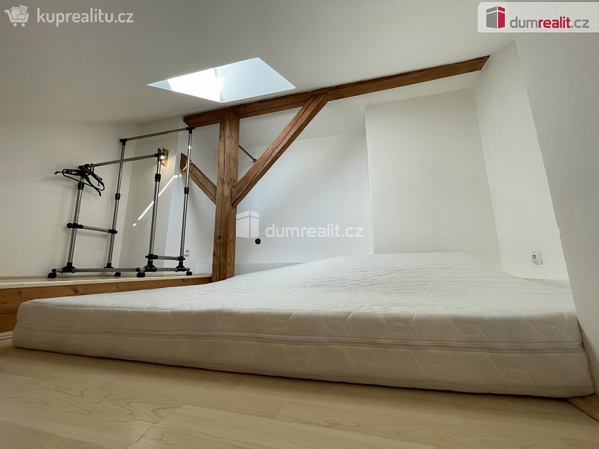 Pronájem bytu 1+kk 30 m^2 Magistrů, Praha 4 