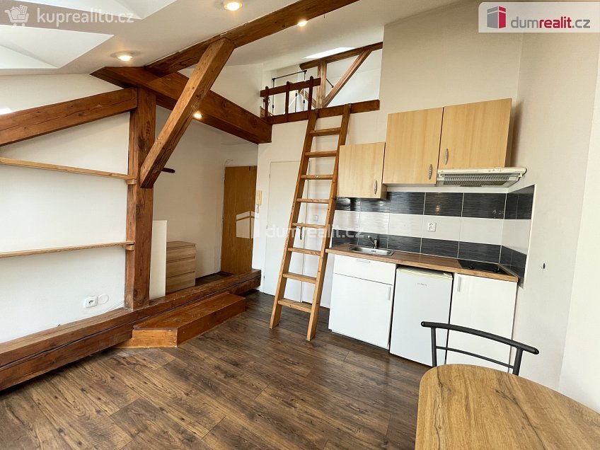 Pronájem bytu 1+kk 30 m^2 Magistrů, Praha 4 