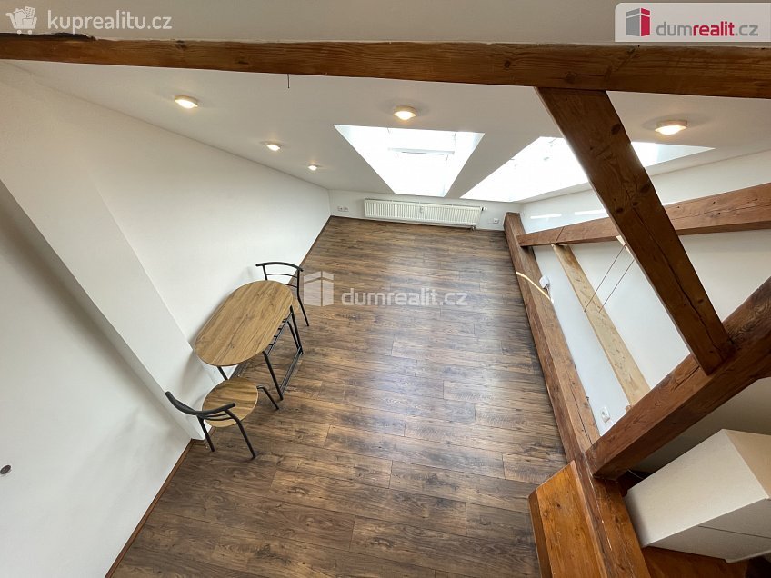 Pronájem bytu 1+kk 30 m^2 Magistrů, Praha 4 