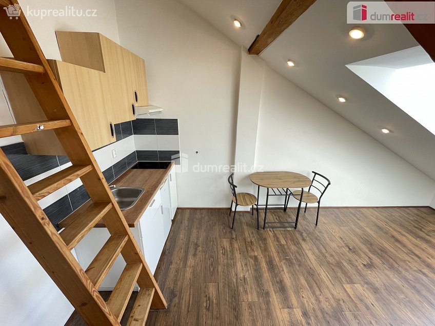 Pronájem bytu 1+kk 30 m^2 Magistrů, Praha 4 