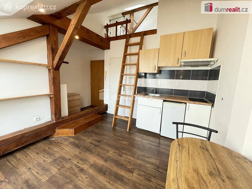 Pronájem bytu 1+kk 30 m^2 Magistrů, Praha 4 