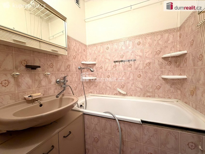 Prodej bytu 2+1 52 m^2 Bukovany, Bukovany 