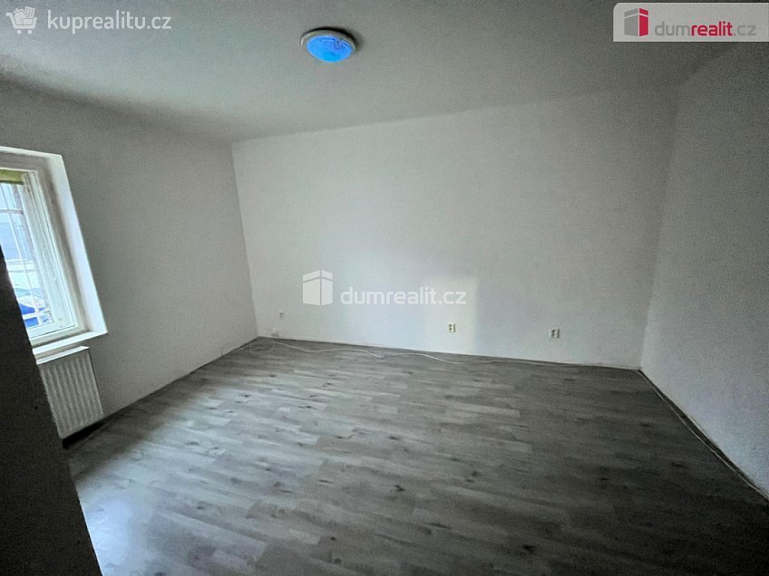 Pronájem bytu 2+1 52 m^2 Hálkova, Cheb 