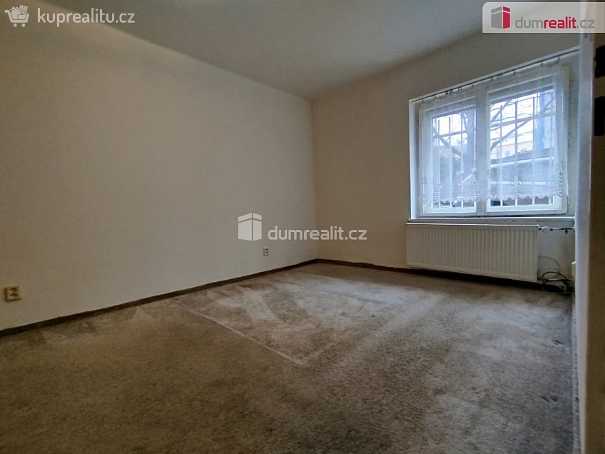 Pronájem bytu 2+1 52 m^2 Hálkova, Cheb 