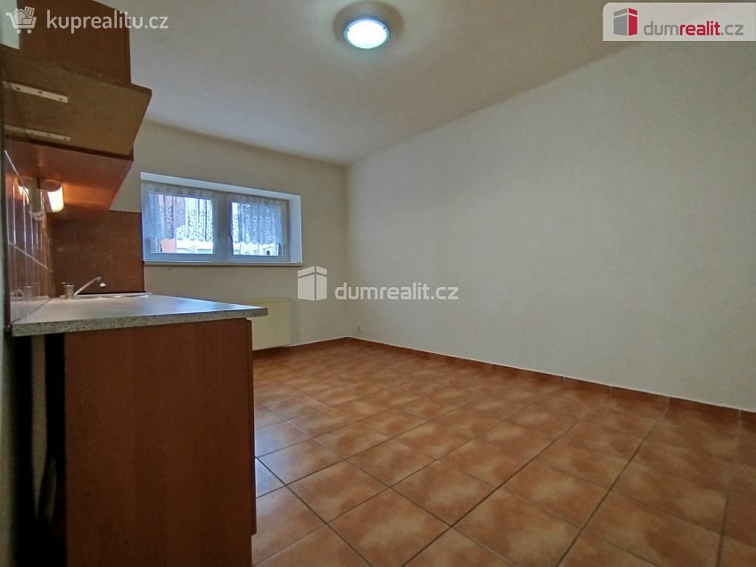 Pronájem bytu 2+1 52 m^2 Hálkova, Cheb 