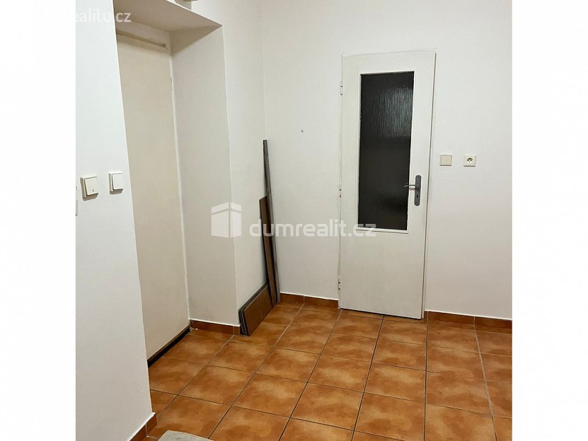 Pronájem bytu 2+1 52 m^2 Hálkova, Cheb 