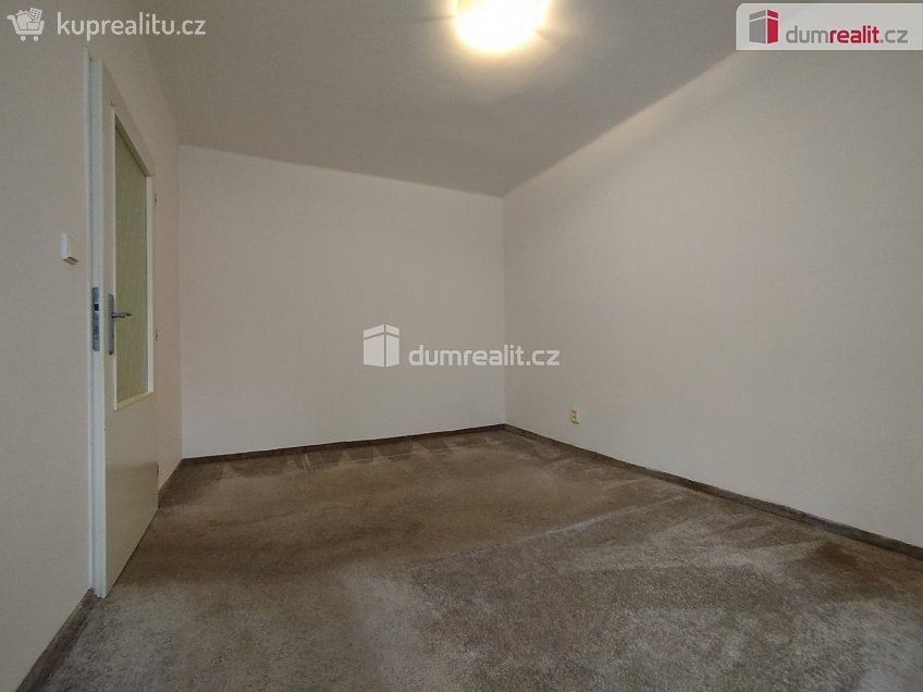 Pronájem bytu 2+1 52 m^2 Hálkova, Cheb 