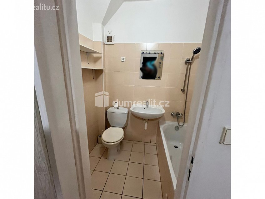 Pronájem bytu 2+1 52 m^2 Hálkova, Cheb 