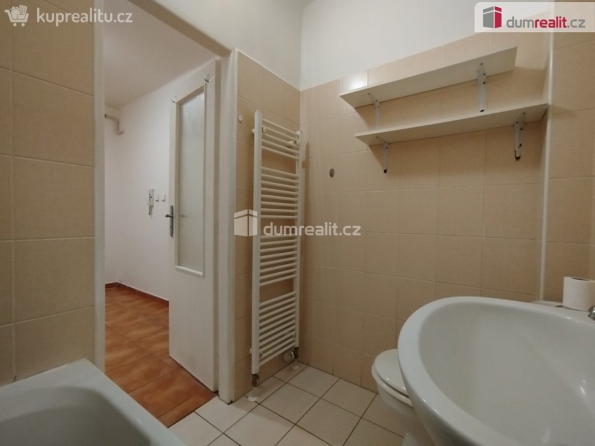 Pronájem bytu 2+1 52 m^2 Hálkova, Cheb 