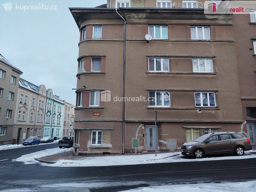 Pronájem bytu 2+1 52 m^2 Hálkova, Cheb 