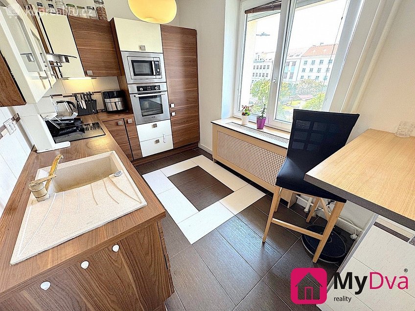 Pronájem bytu 2+1 55 m^2 Smetanova, Znojmo 