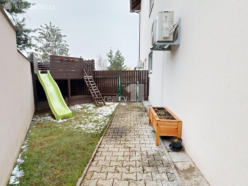 Prodej bytu 4+kk 87 m^2 K Břežanům, Dolní Břežany 