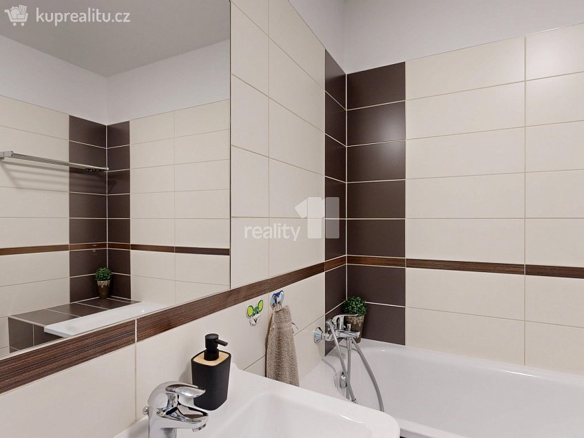 Prodej bytu 4+kk 87 m^2 K Břežanům, Dolní Břežany 