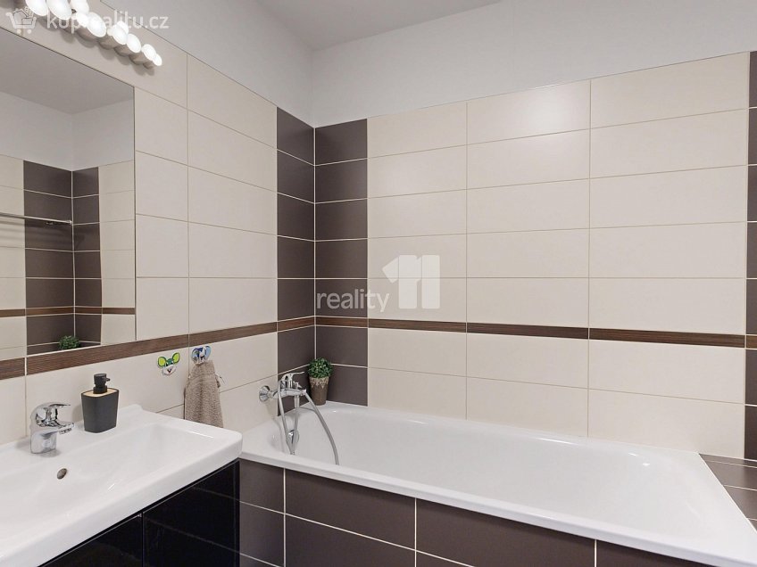 Prodej bytu 4+kk 87 m^2 K Břežanům, Dolní Břežany 