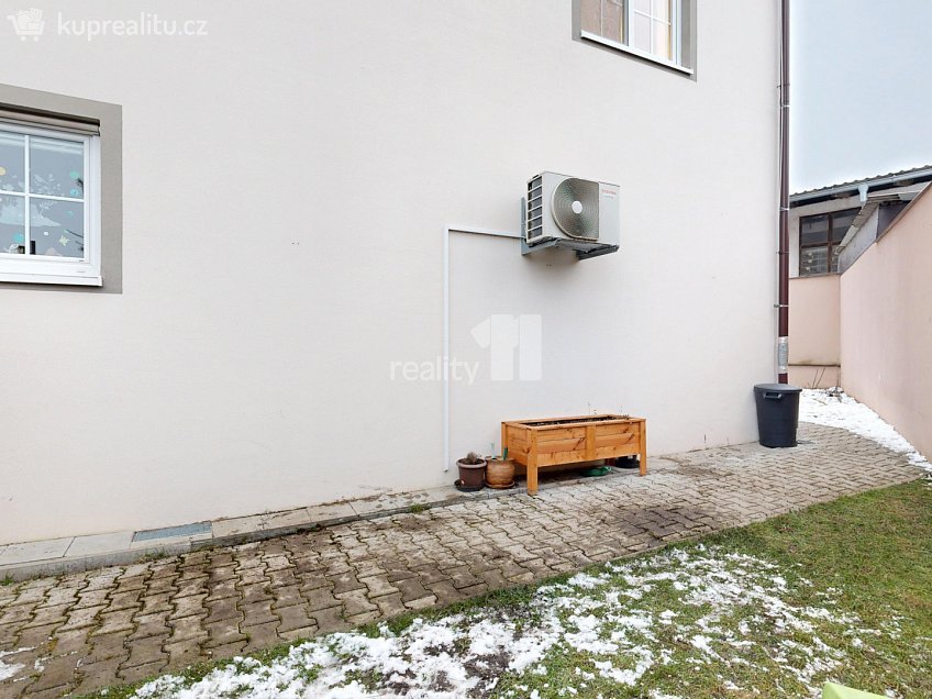 Prodej bytu 4+kk 87 m^2 K Břežanům, Dolní Břežany 