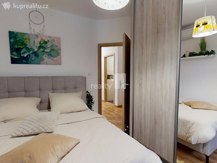 Prodej bytu 4+kk 87 m^2 K Břežanům, Dolní Břežany 