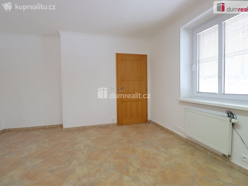 Pronájem  komerční reality 84 m^2 Severní, Karlovy Vary 