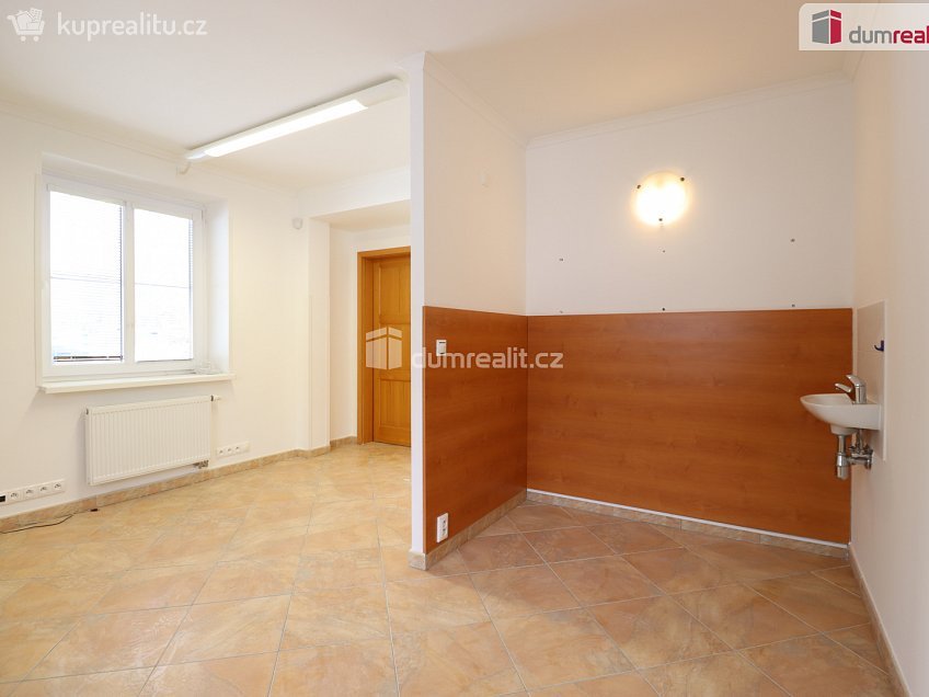 Pronájem  komerční reality 84 m^2 Severní, Karlovy Vary 