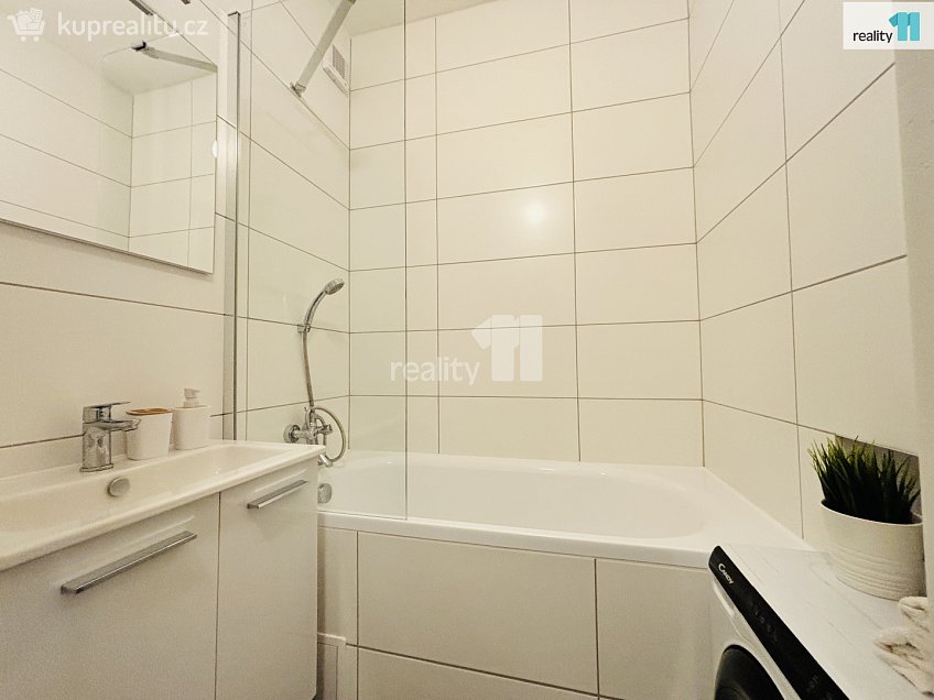 Pronájem bytu 2+1 54 m^2 Michelská, Praha 4 