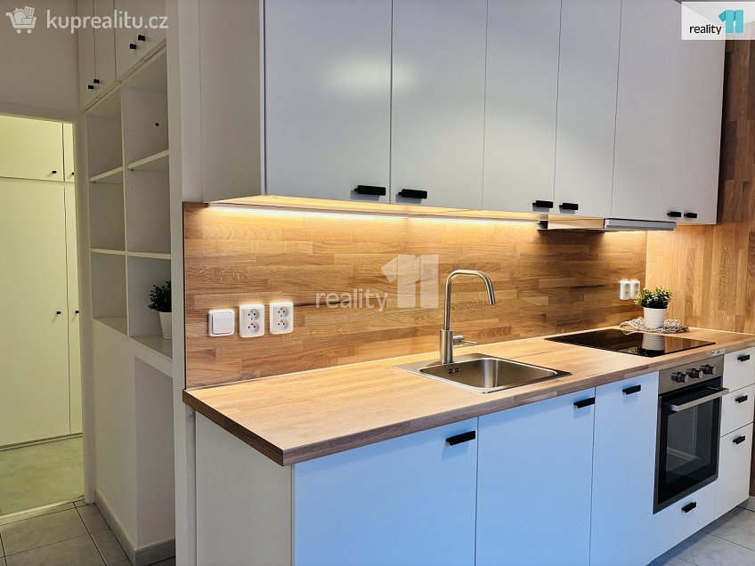 Pronájem bytu 2+1 54 m^2 Michelská, Praha 4 