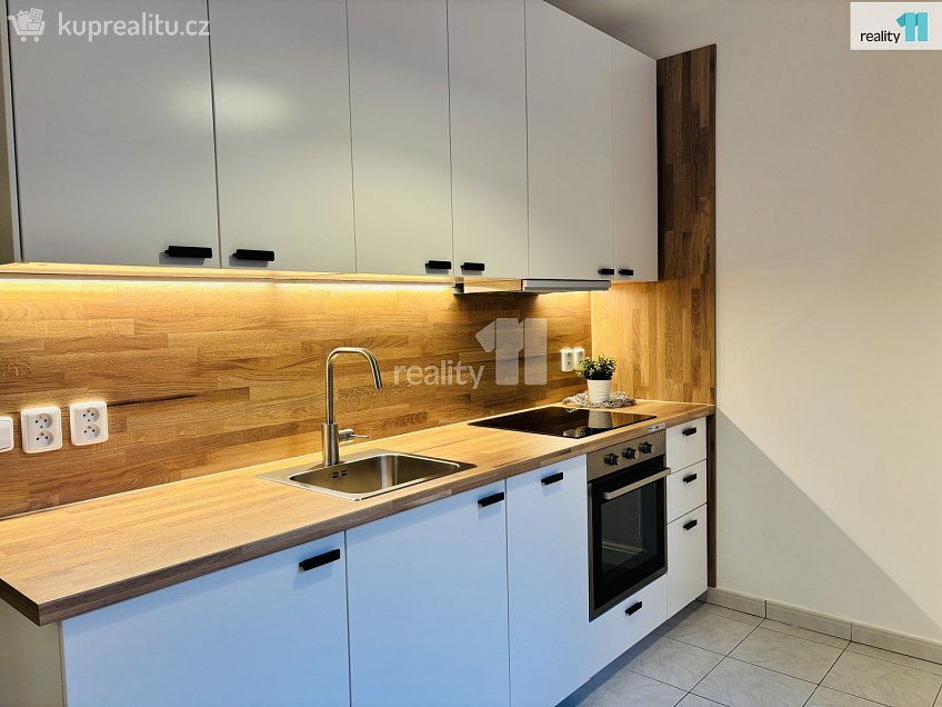 Pronájem bytu 2+1 54 m^2 Michelská, Praha 4 