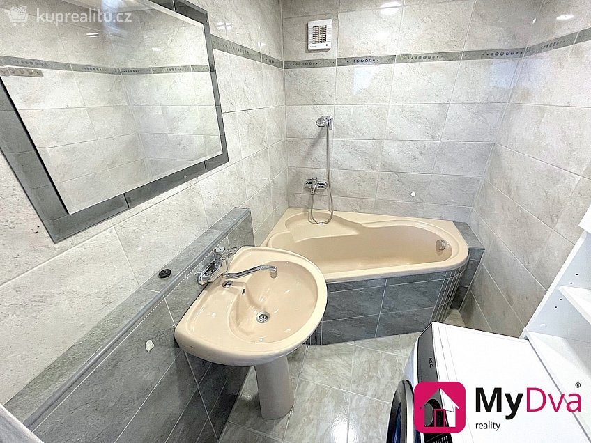 Pronájem bytu 2+1 58 m^2 Pražská, Znojmo 