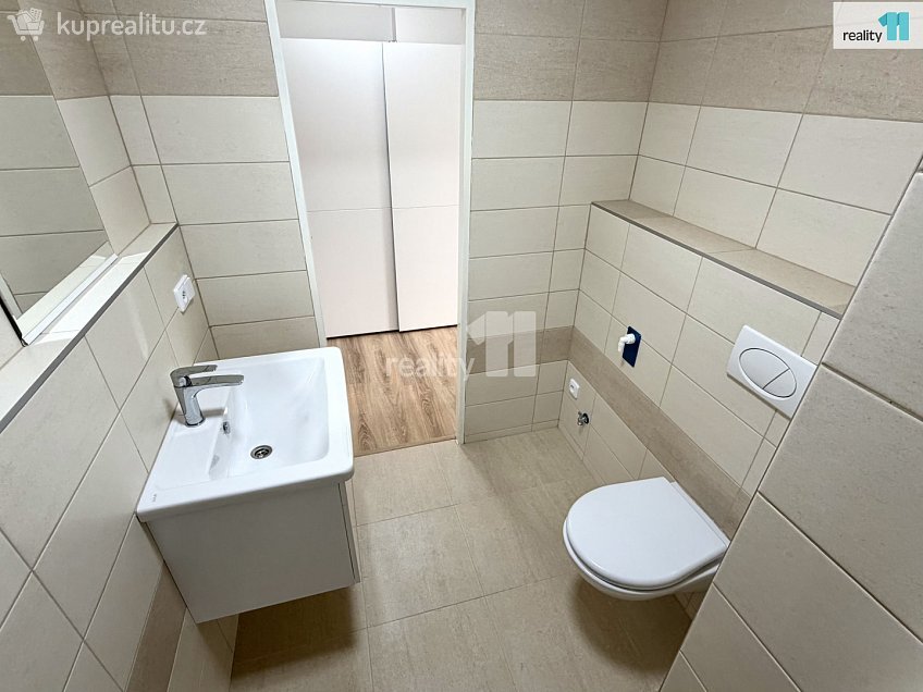 Pronájem bytu 1+kk 31 m^2 Hodonínská, Plzeň 