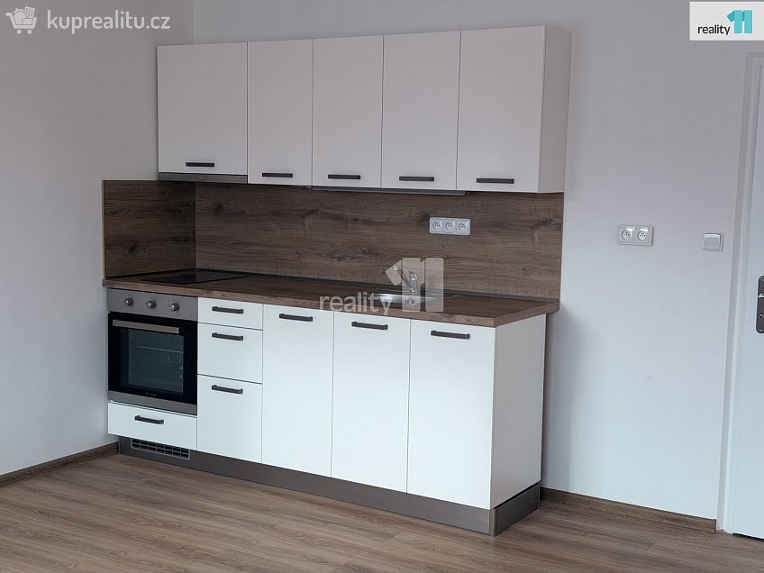 Pronájem bytu 1+kk 31 m^2 Hodonínská, Plzeň 