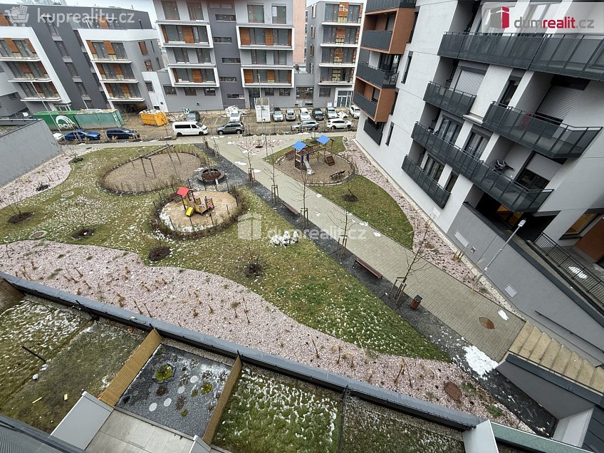 Pronájem bytu 1+kk 33 m^2 Výstavní, Praha 11 