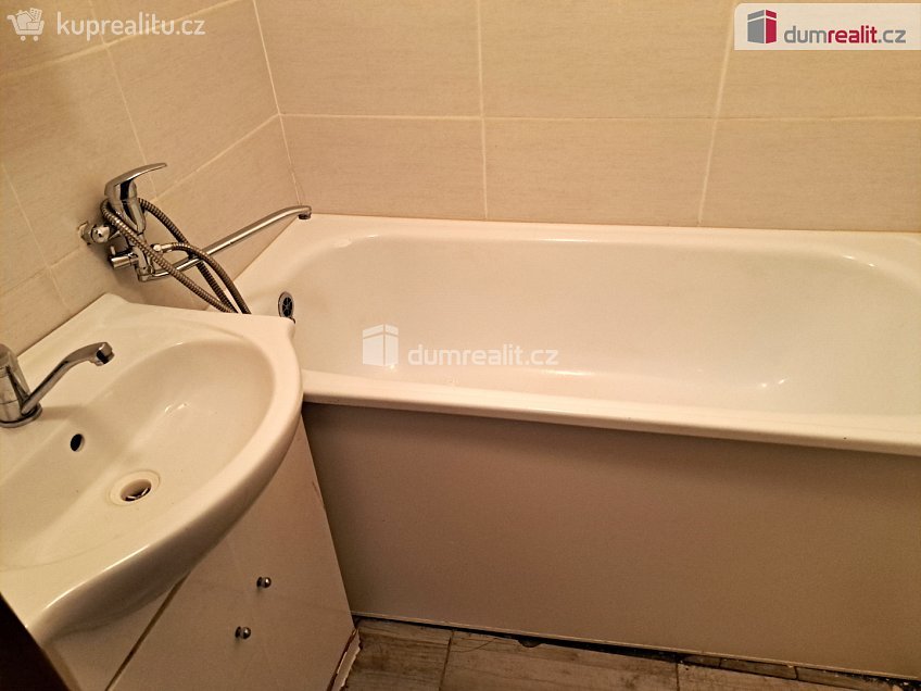 Pronájem bytu 2+1 54 m^2 Na Pile, Ústí nad Labem 