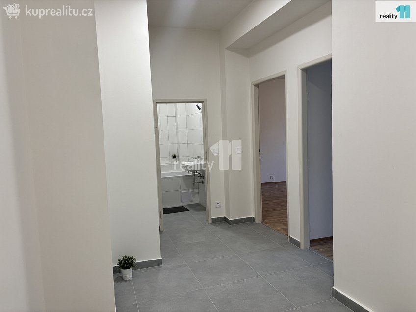 Pronájem bytu 3+kk 75 m^2 Biskupcova, Praha 3 